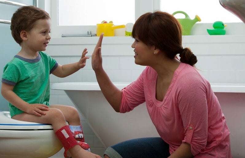 Delegación Hacia atrás Al por menor Cómo enseñar a mi hijo con TEA a ir al baño? – NeuroXtimular